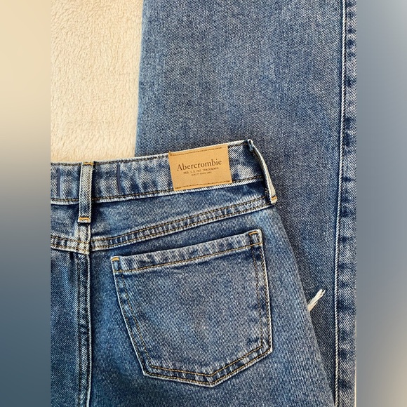 Abercrombie Kids Low Rise Baggy Jeans - Picture 5 of 5